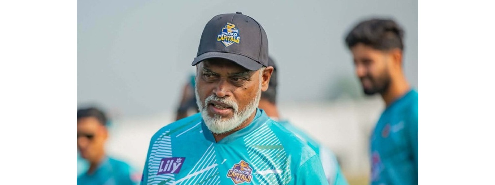 BPL තරගයකට පෙර පුහුණුකරුවෙක් මරුට